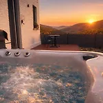 La Complice Des Rails - Le Passage Secret Jaktstuga *