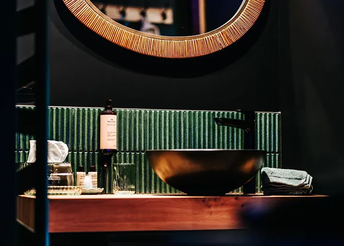 La Complice Des Rails - Le Passage Secret Lodge Stavelot